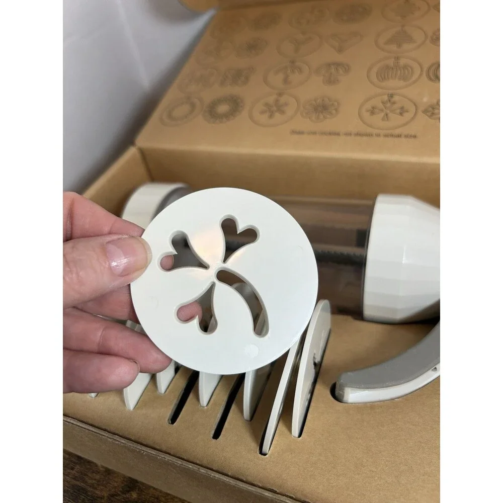 Pampered Chef Cookie Press #1525 w/ 13 Discs In Box Missing 3 Discs Baking